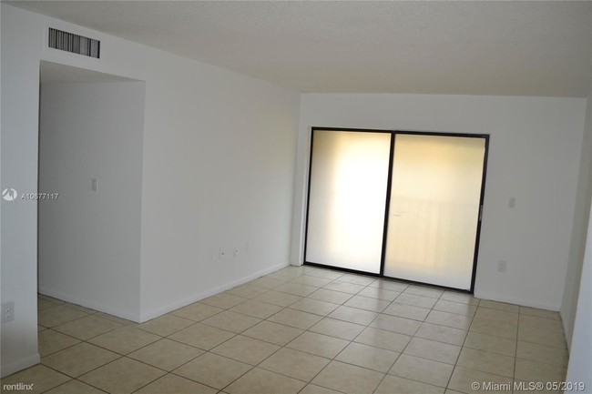 Building Photo - 3 br, 2 bath  - 7429 SW 152nd Ave