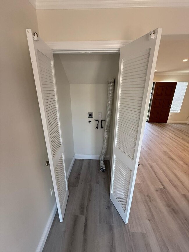 Foto del edificio - 2 bedroom 1.5 Bath Upgraded Townhome