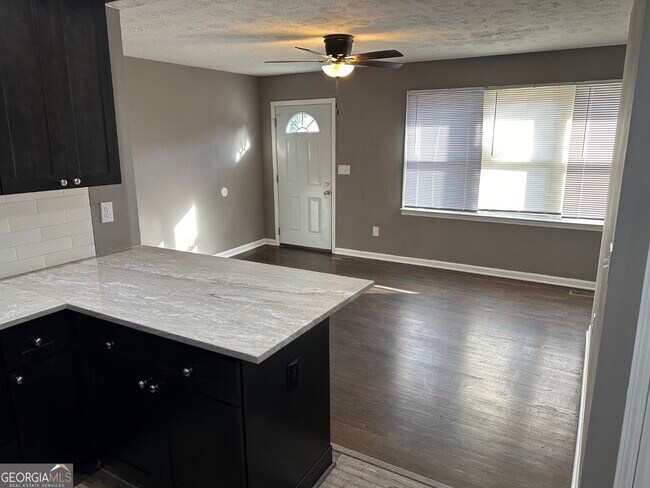 Building Photo - 1545 Gaylor Dr SE