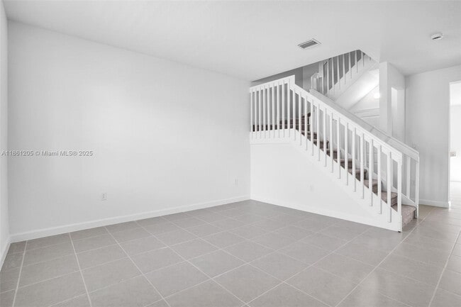 Foto del edificio - 2664 SE 28th St