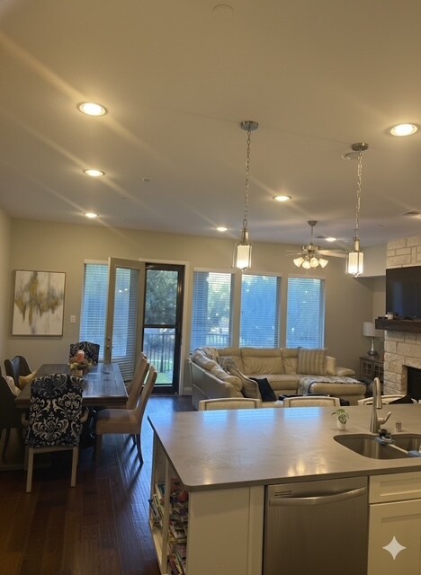 Foto del edificio - 557 Reale Dr