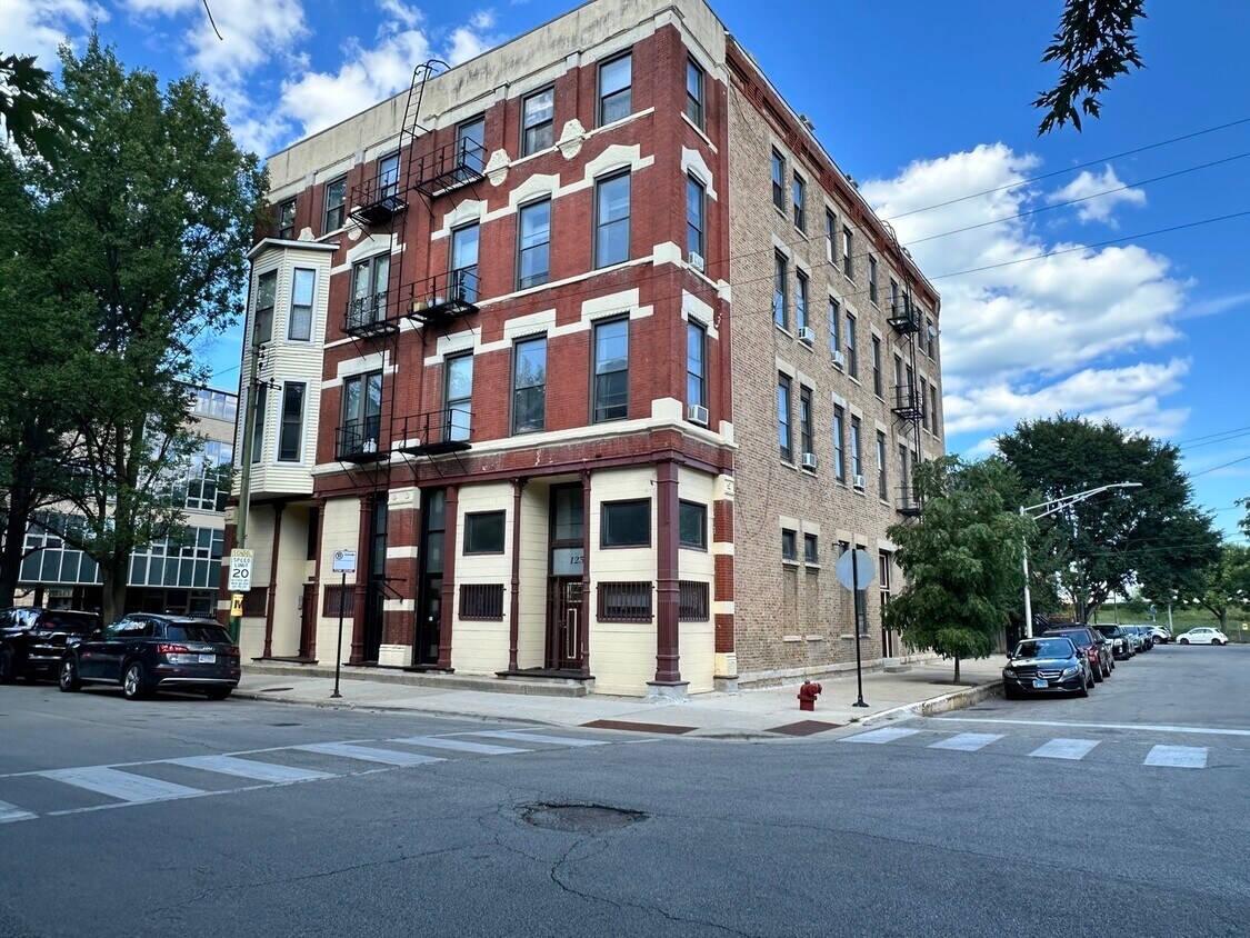 Foto principal - 1237 N Noble St