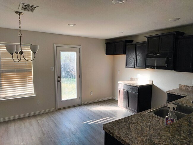 Foto del edificio - 1540 Chama Dr