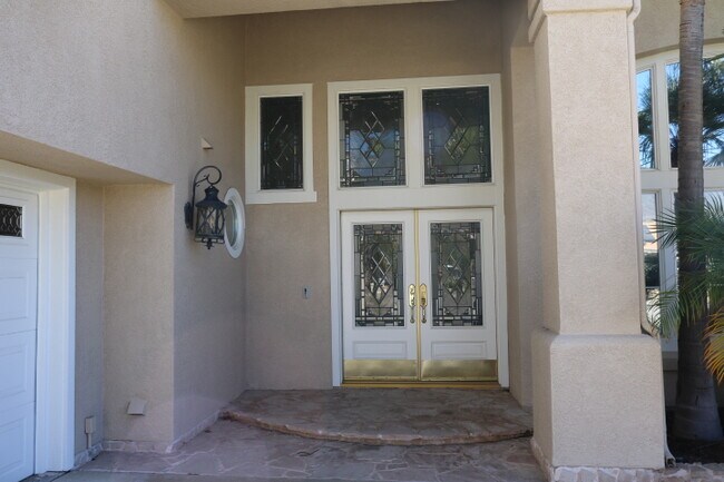 Building Photo - 14049 Claremont Ln