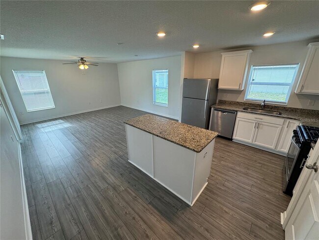 Foto del edificio - 233 Kensington View Blvd