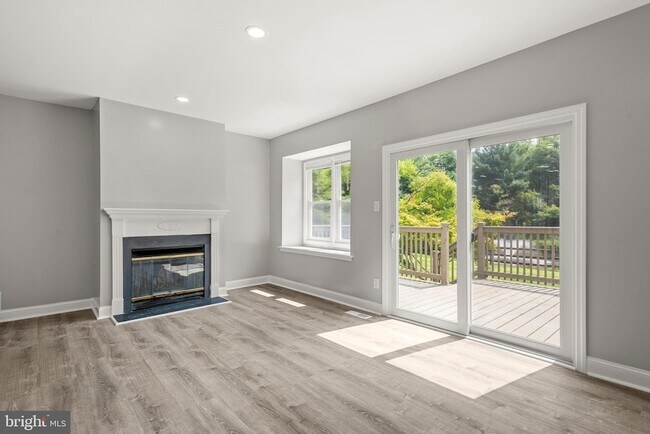 Building Photo - 3709 Davis Ct