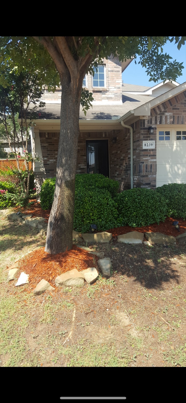 Foto del edificio - 8239 Merriweather Dr