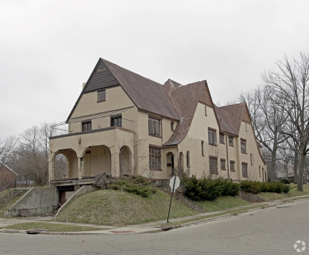 Primary Photo - 1301 Bryn Mawr Dr