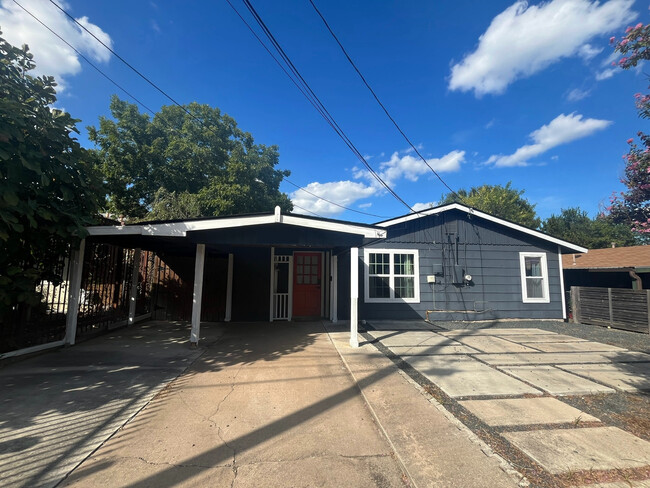 Building Photo - Room in House on Blackson Ave