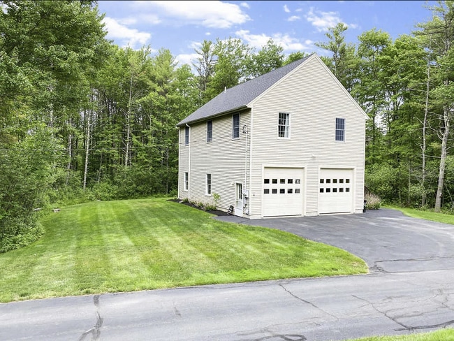 Building Photo - 10 Buffalo Ln