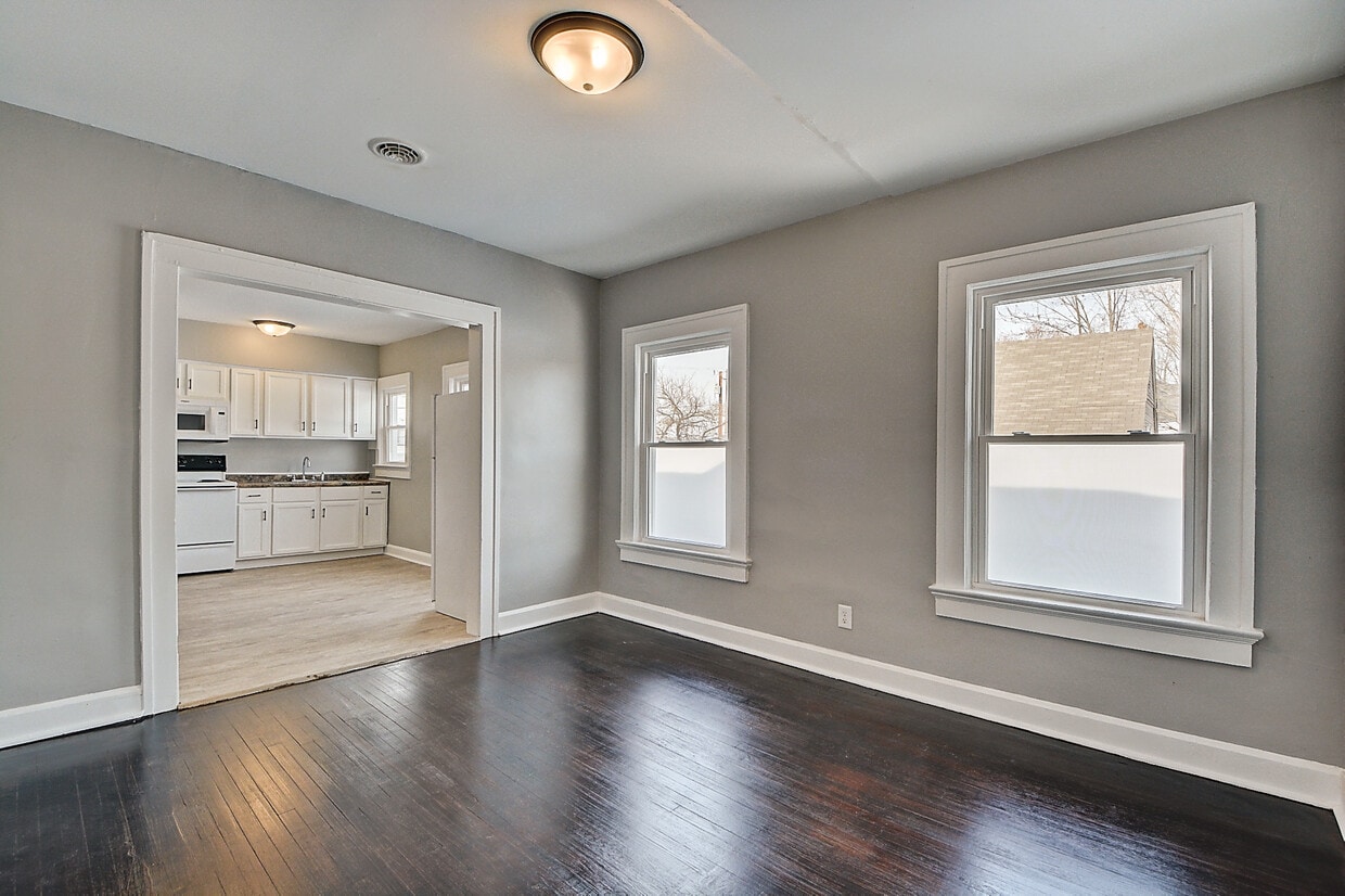 Primary Photo - 412 N Bradley Ave