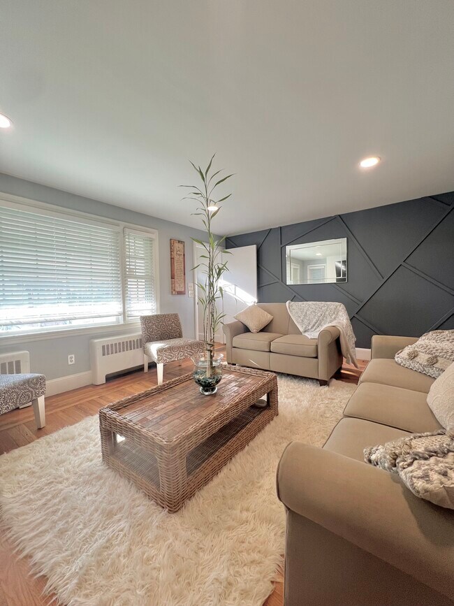 Foto del edificio - 81 Oakwood Ave