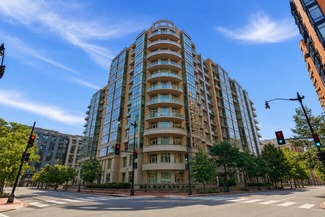 Building Photo - 811 4th St NW