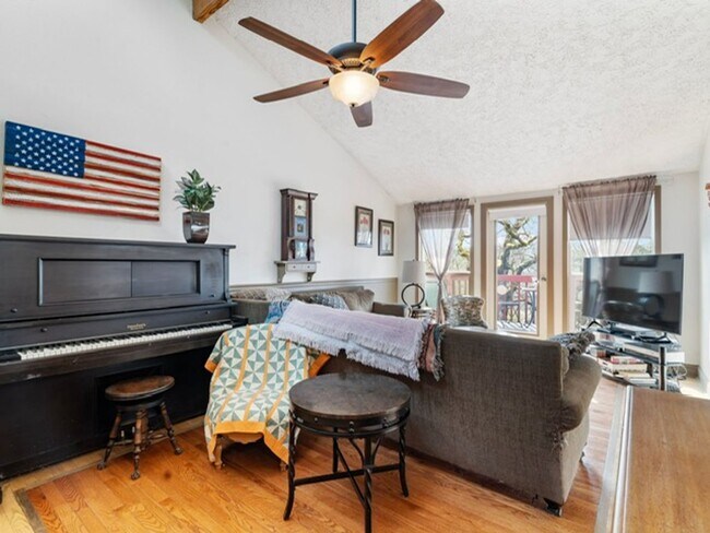 Building Photo - Imperial