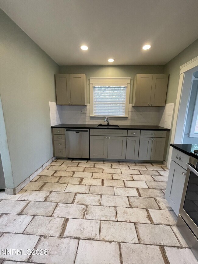Foto del edificio - 125 Malone Ln