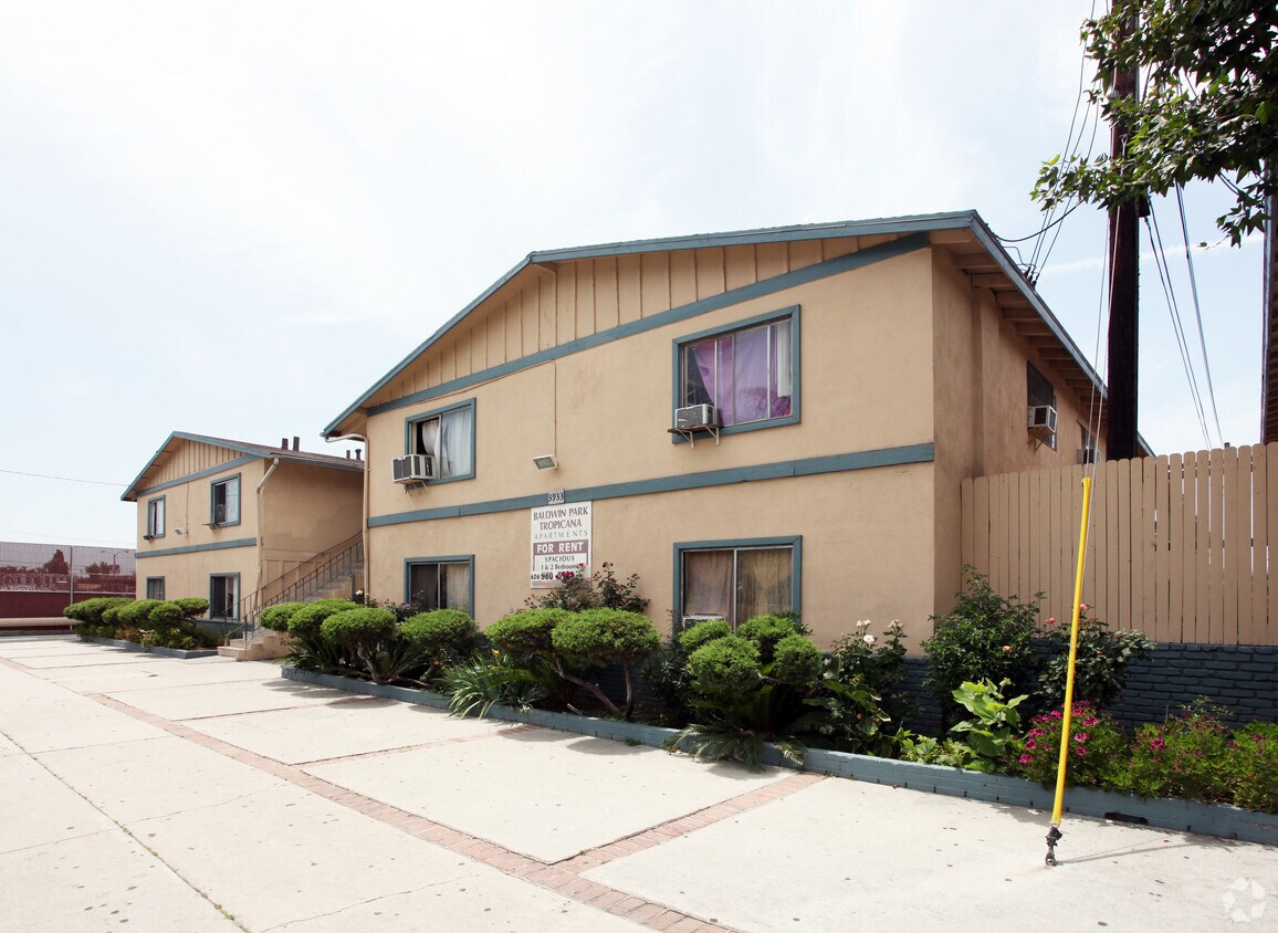 Building Photo - Tropicana Apartments