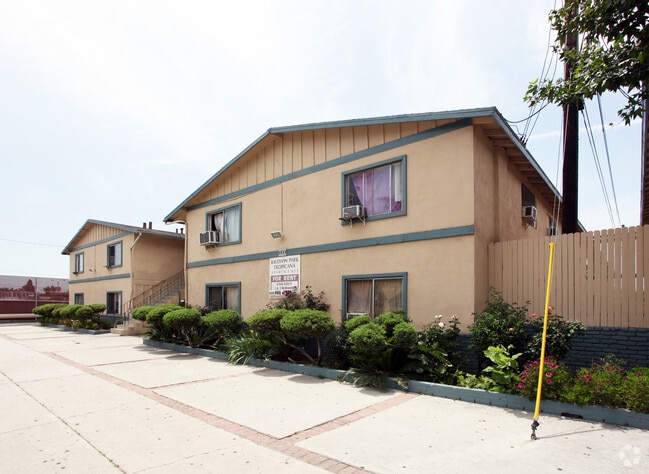 Building Photo - Tropicana Apartments