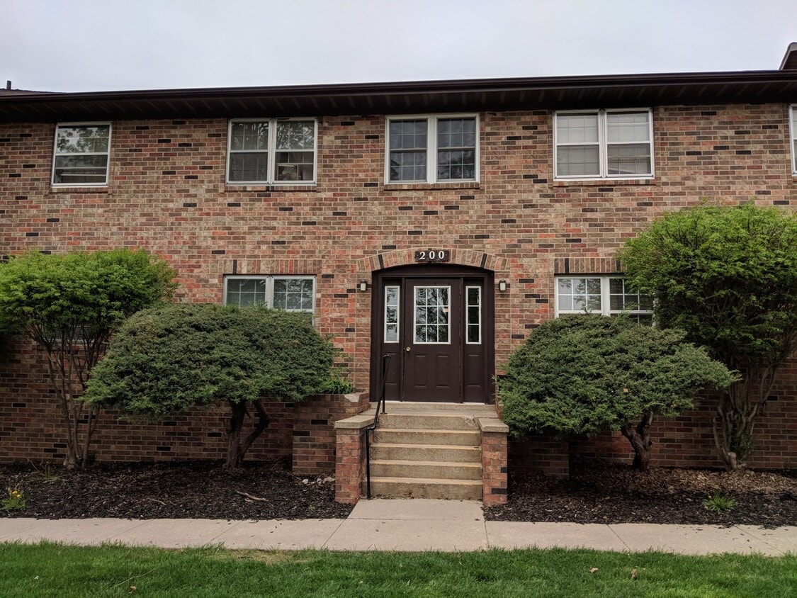 203 21st Ave Pl, Coralville, IA 52241 Condo for Rent in Coralville, IA