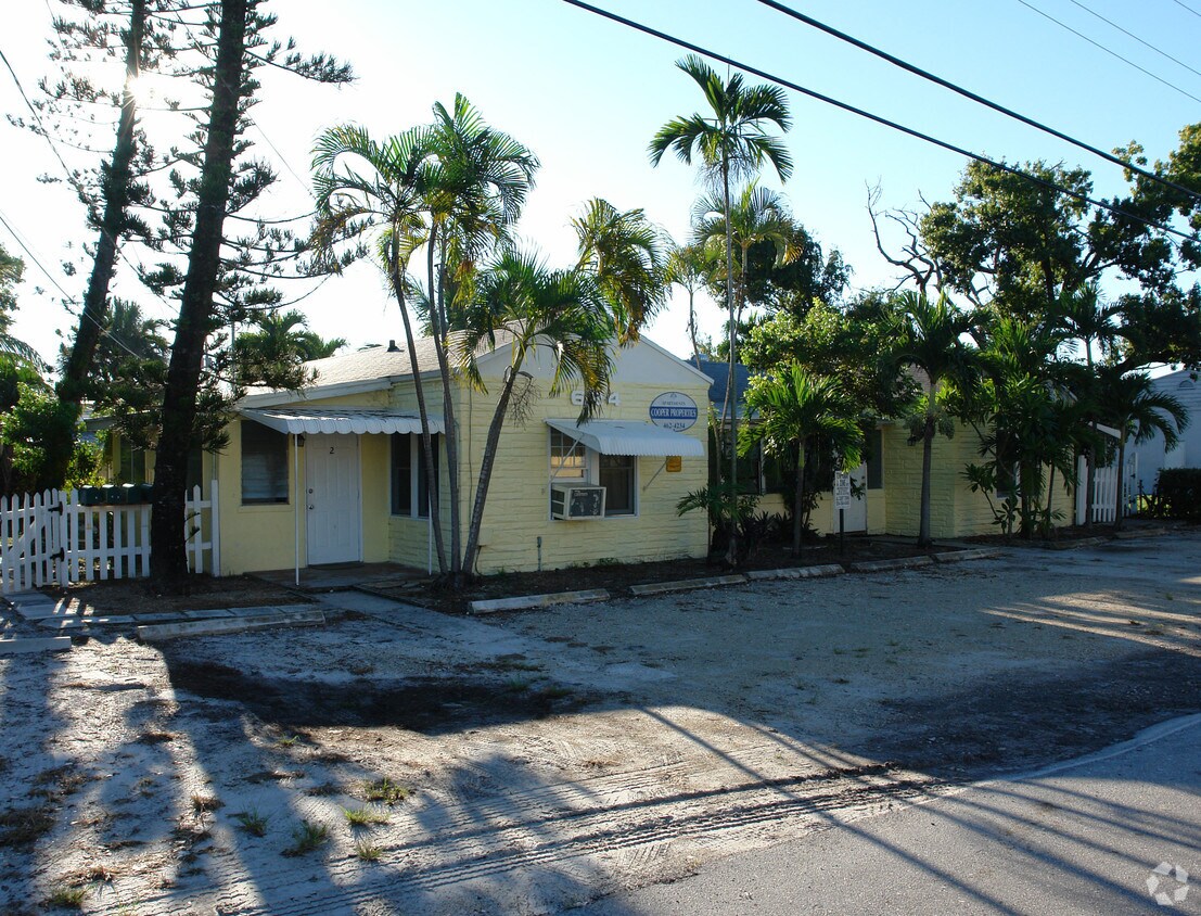 Building Photo - 624 NE 5th Ave