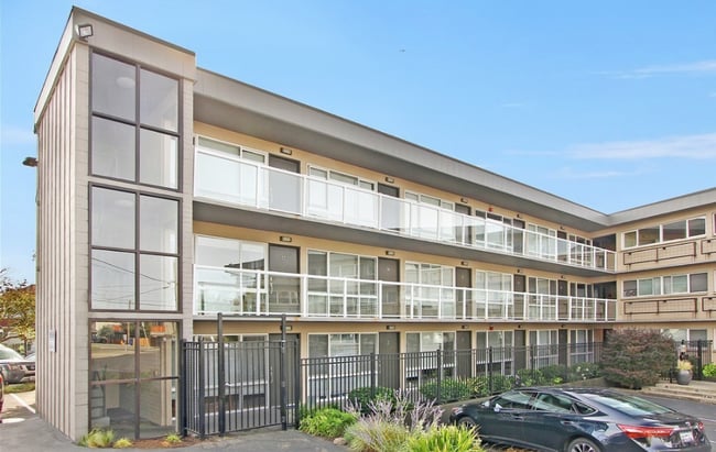 Building Photo - 3151 Alki Ave SW