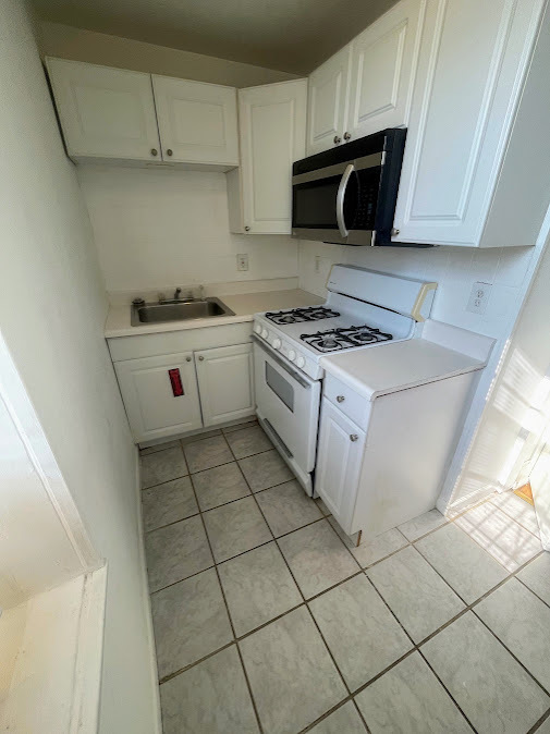 Apt 3 - Kitchen - 1861 N Willington St