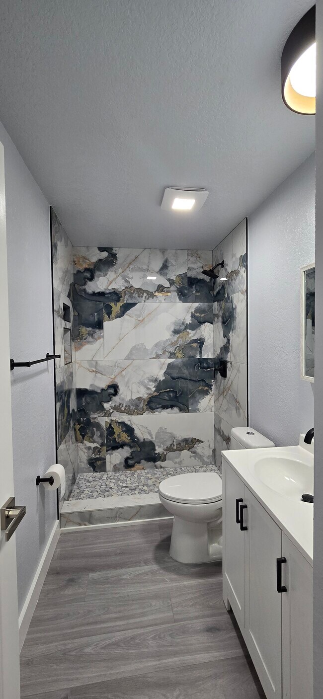 Foto del edificio - 2044 44th St S
