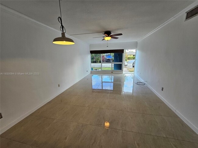 Building Photo - 733 NW 30th Ct