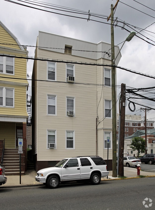 Building Photo - 405 Avenue E