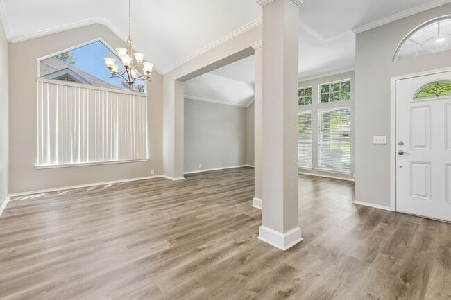 Foto del edificio - 3313 Heatherbrook Dr