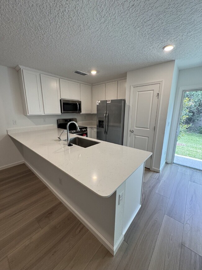 Foto del edificio - Brand New 3 Bed | 2.5 Bath Townhome – Mode...