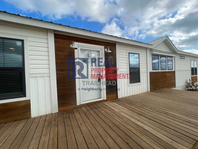 Foto del edificio - 3 Bed / 2 Bath Farmhouse Styled Home – Move In Ready