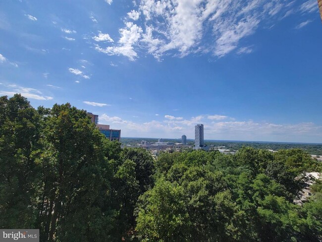 Building Photo - 8370 Greensboro Dr