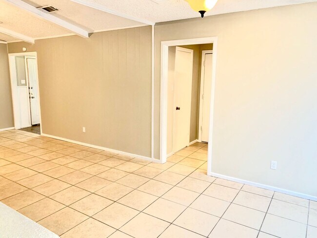 Foto del edificio - 6606 Quitman Ave
