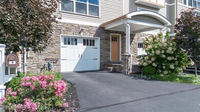 Building Photo - 9 Maple Leaf Dr