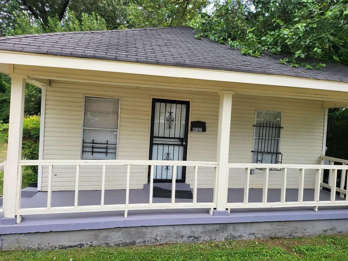 Primary Photo - 832 Marianna St