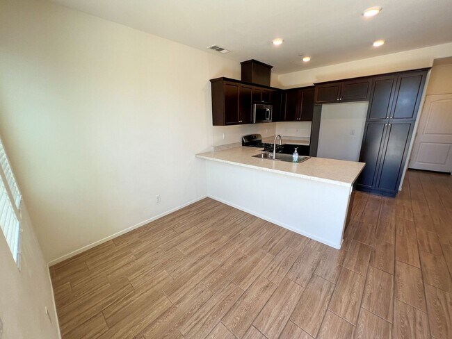 Building Photo - 2 bedroom Condo with a LOFT located in Menifee!