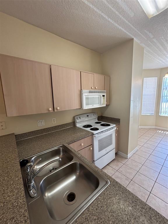 Building Photo - 1237 S Beach Cir