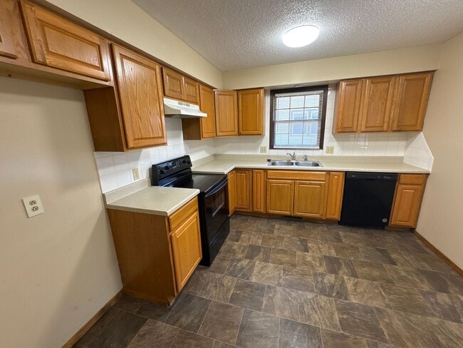 Building Photo - Nice 3 Bedroom 2 Bathroom home for $1250!