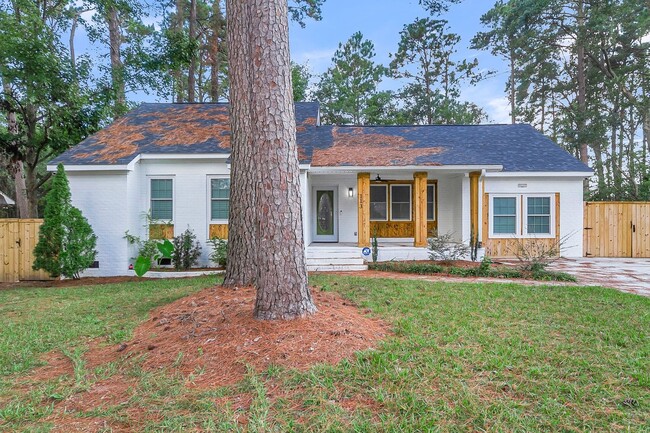 Foto del edificio - Stunning Summerville Rental FULLY Renovate...