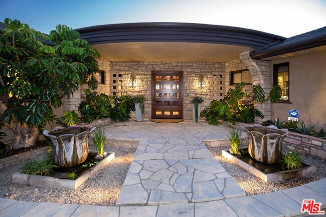 Building Photo - 1131 Miradero Rd