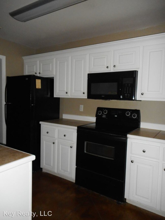 Building Photo - 5990 Valerie Dr
