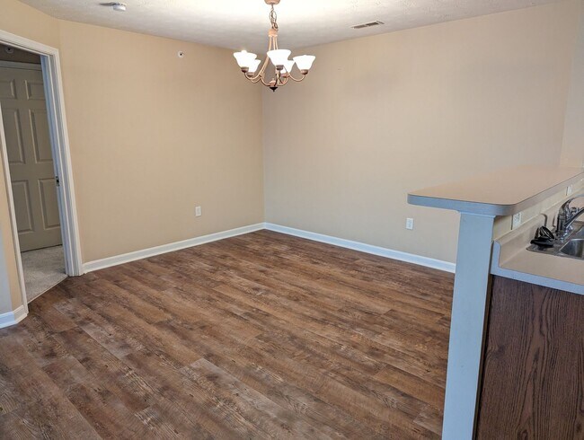 Foto del edificio - AVAILABLE SOON - Convenient 2 Bed/2 Full Bath Condo in Beavercreek!