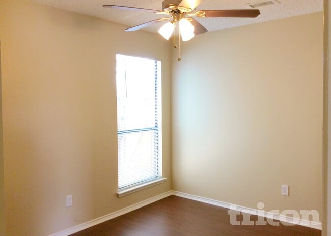 Building Photo - 1527 Charleston Cove