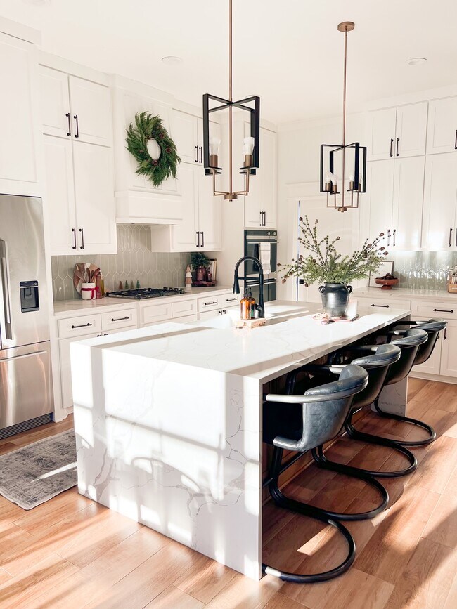 Foto del edificio - 15849 Avery Ln