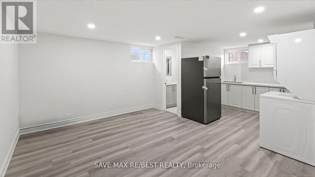 Building Photo - 505 Ortono Ave