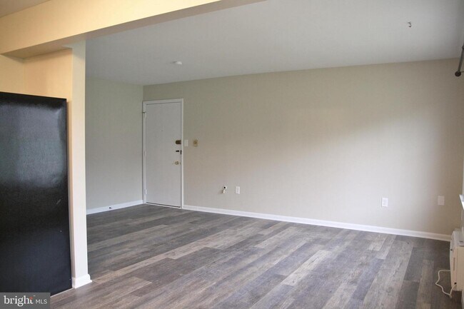 Building Photo - 5641 Lancaster St