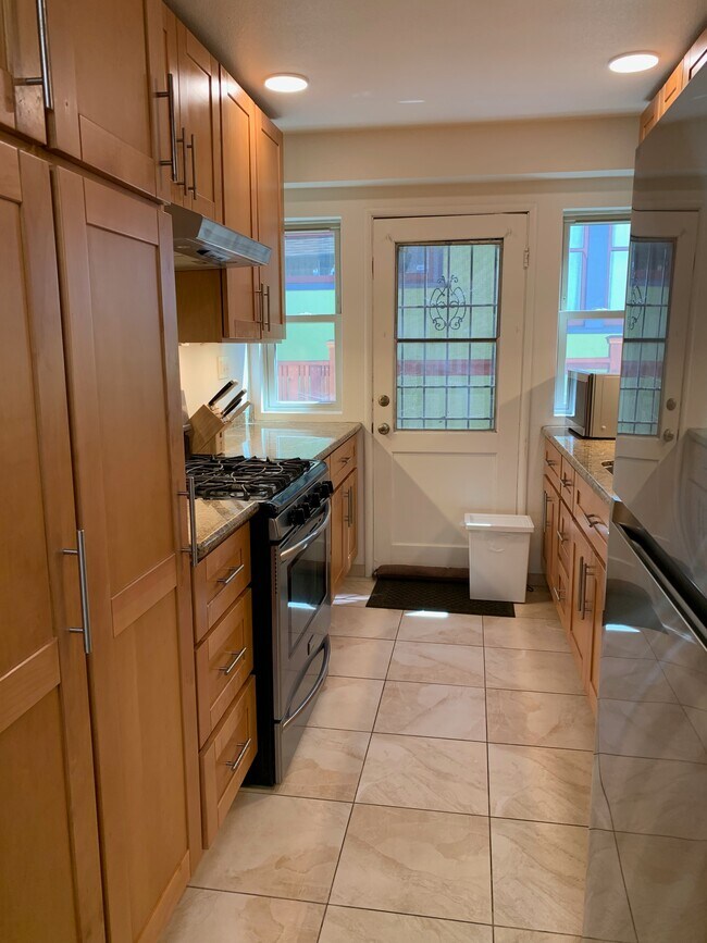 Cocina - 1635 Derby St