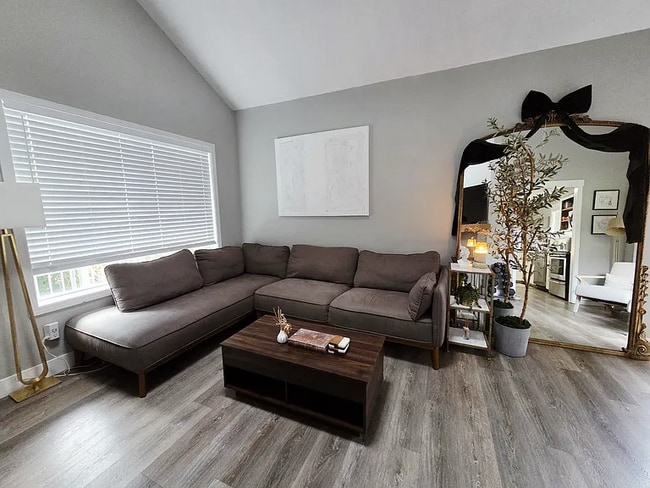 Building Photo - 7150 SW Linette Way