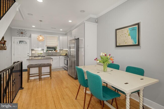 Foto del edificio - 722 Dudley St