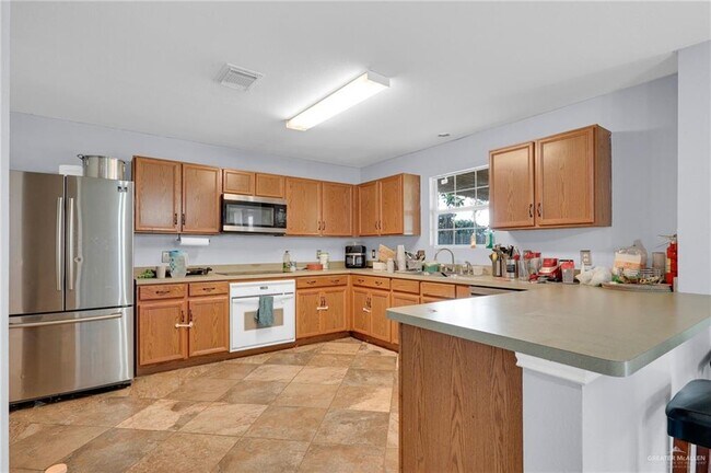 Building Photo - 3806 View Point Dr